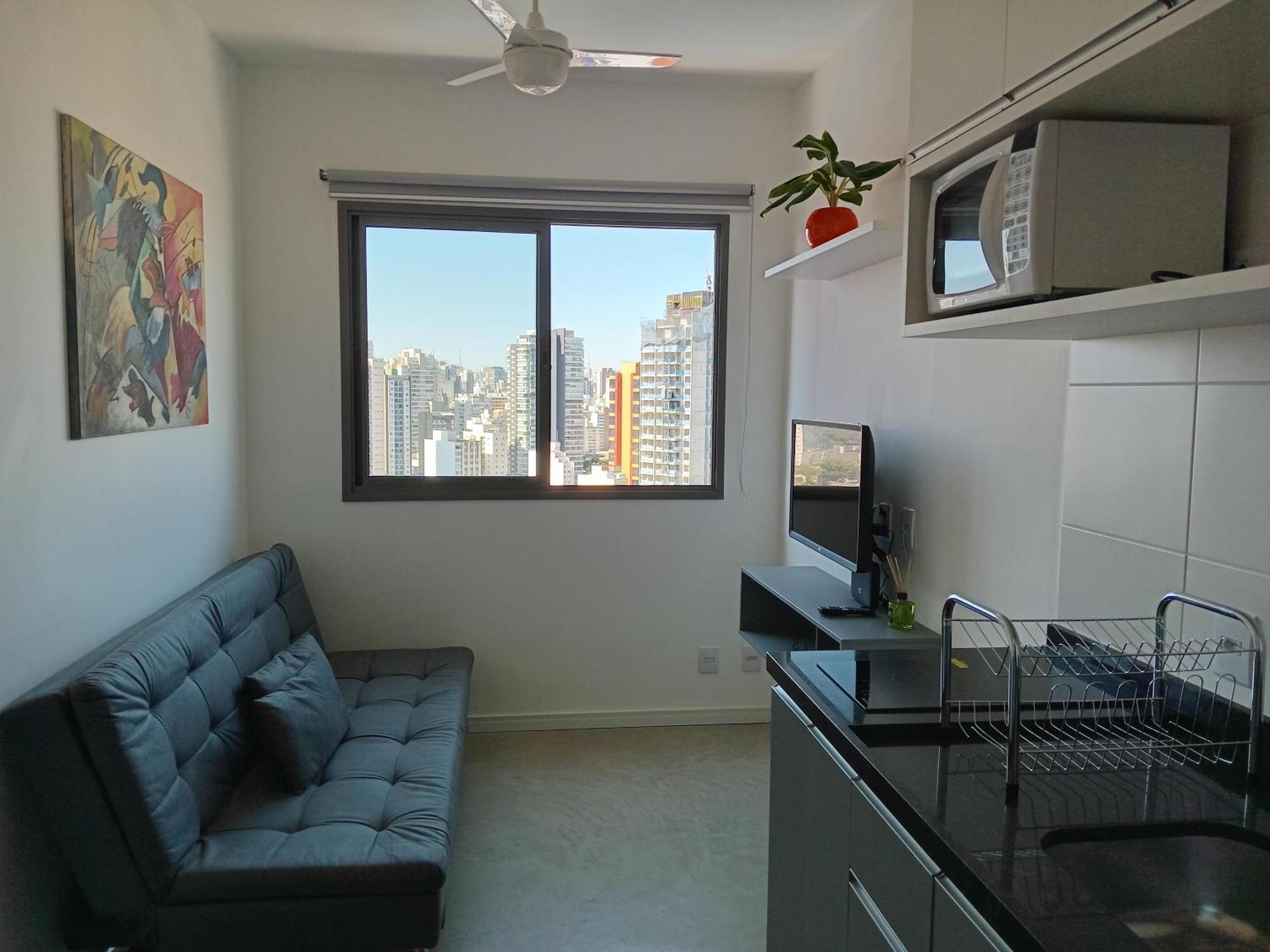 Pinheiros Faria Lima, Proximo Madalena